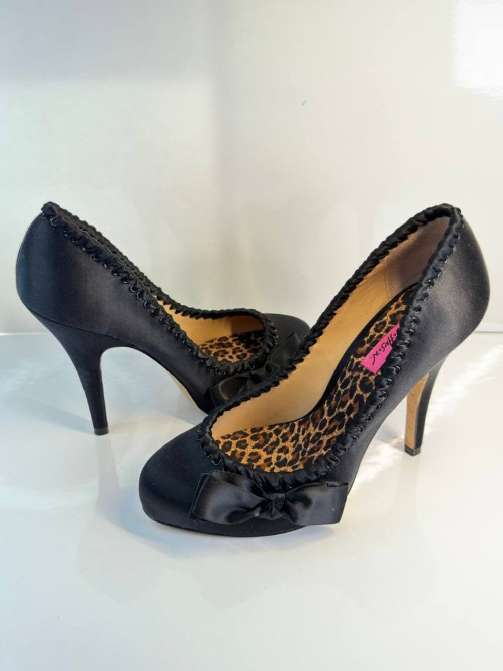 Betsey Johnson Black Satin Bow Heels – Women’s Size 7M